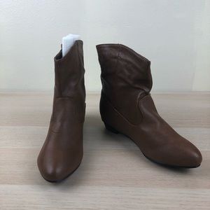 NWOT Breckelle’s Tan Brown Texas Ankle Boots